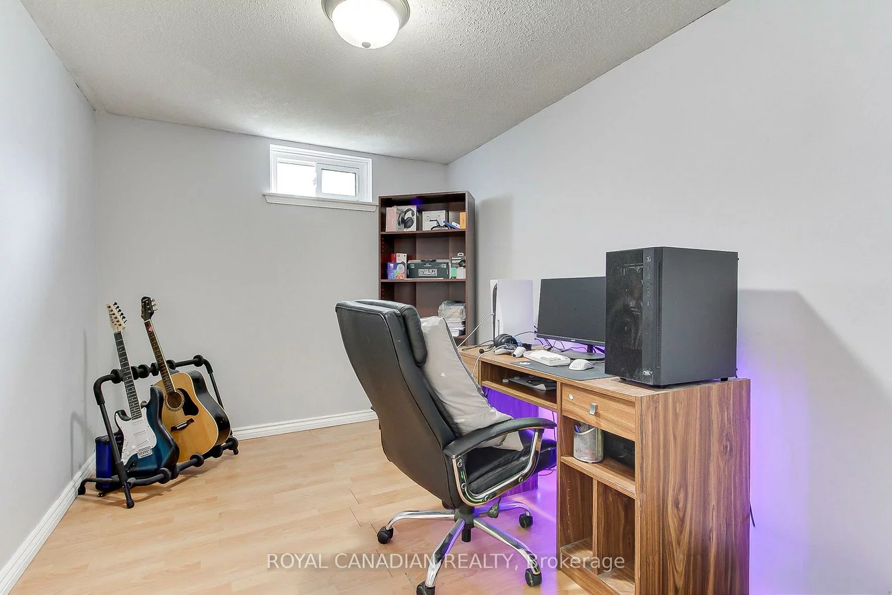 46, Austen, Letitia Heights, Barrie