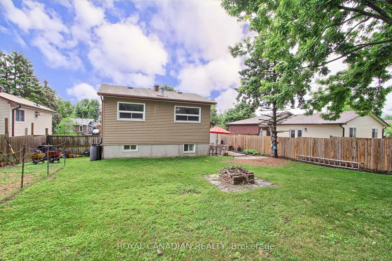 46, Austen, Letitia Heights, Barrie