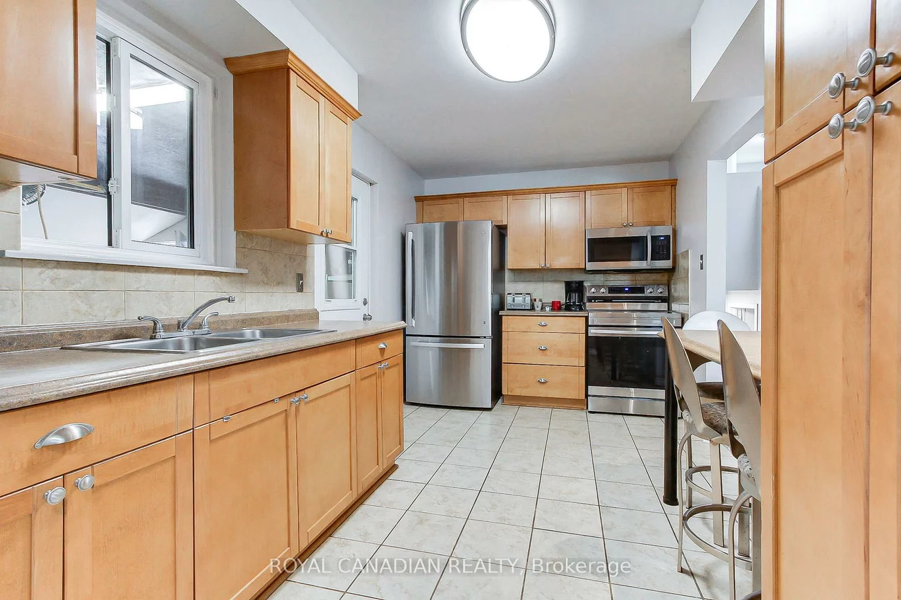 46, Austen, Letitia Heights, Barrie