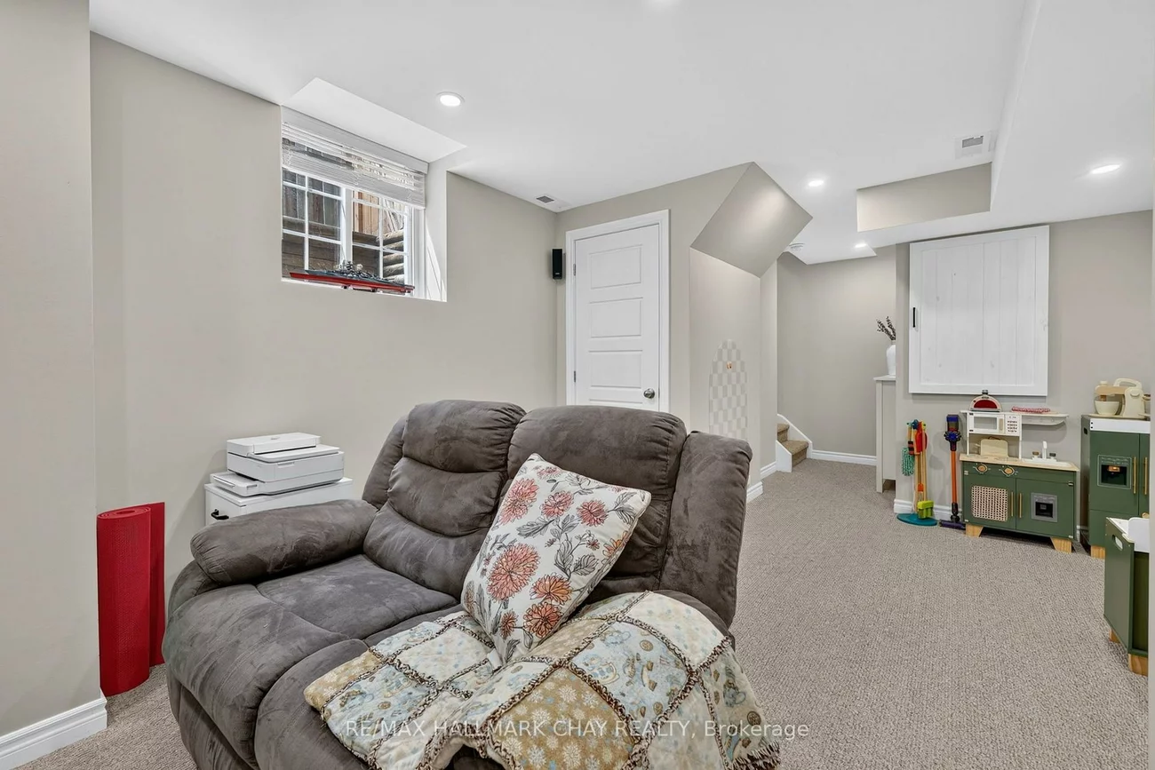 65, Pickett, Painswick North, Barrie
