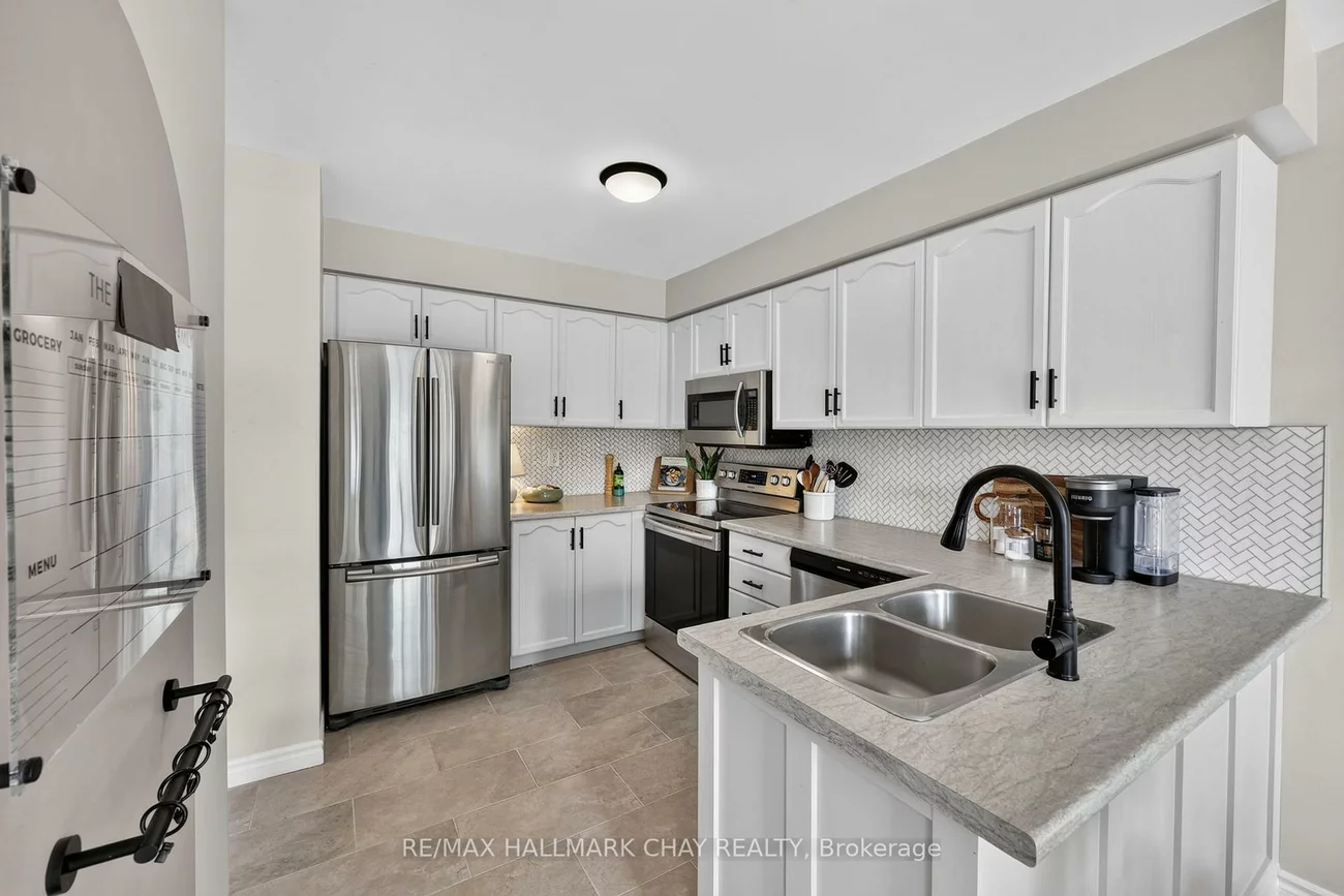 65, Pickett, Painswick North, Barrie