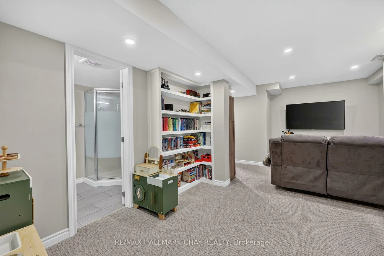 65, Pickett, Painswick North, Barrie