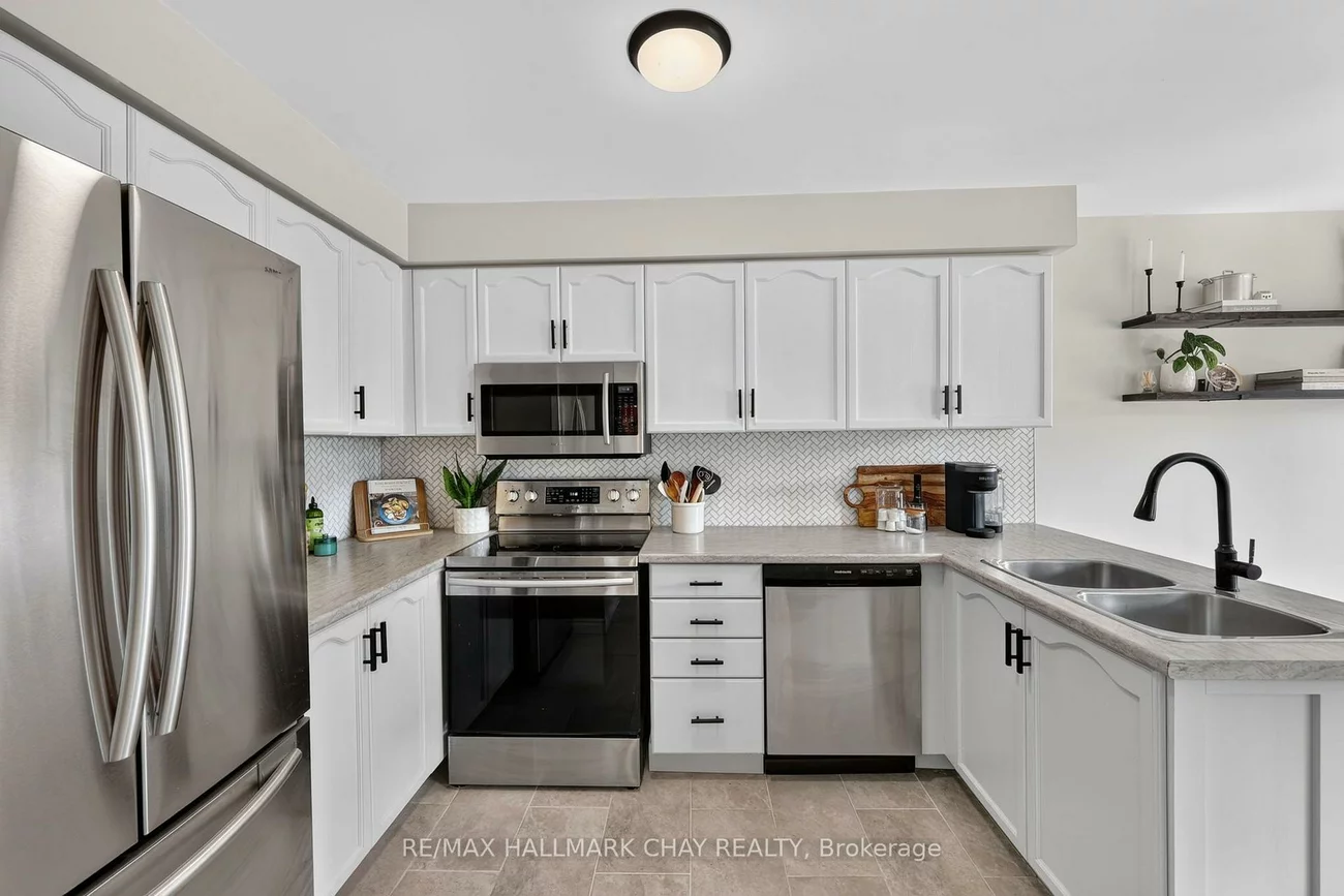65, Pickett, Painswick North, Barrie