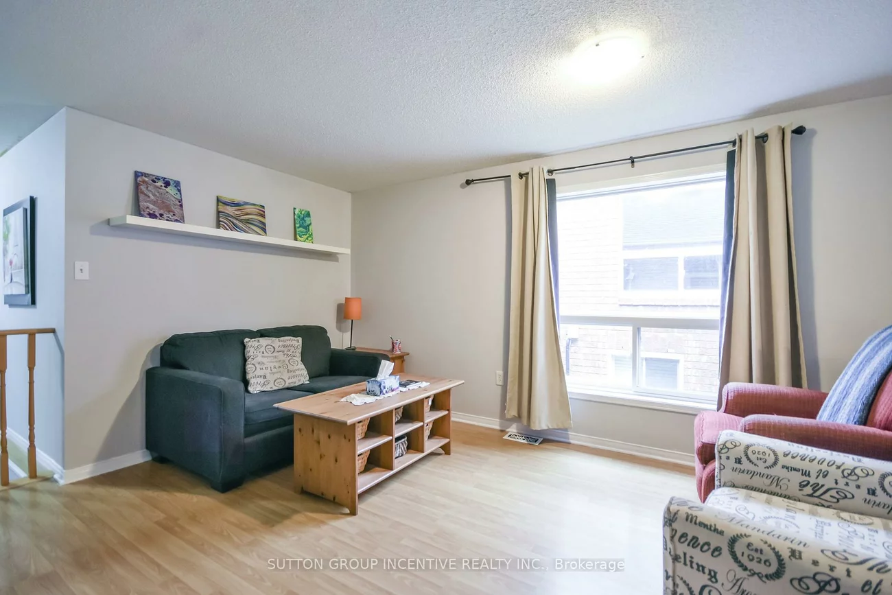 22, Peregrine, Little Lake, Barrie