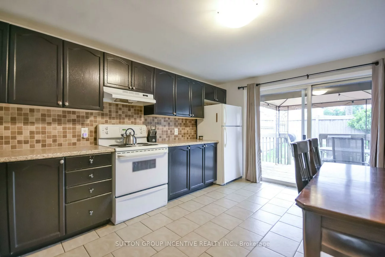 22, Peregrine, Little Lake, Barrie