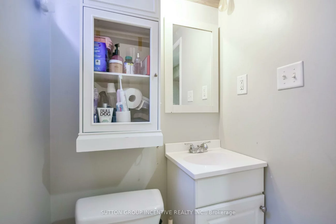 22, Peregrine, Little Lake, Barrie