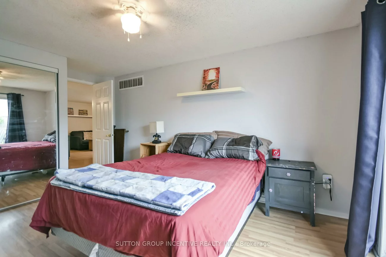 22, Peregrine, Little Lake, Barrie