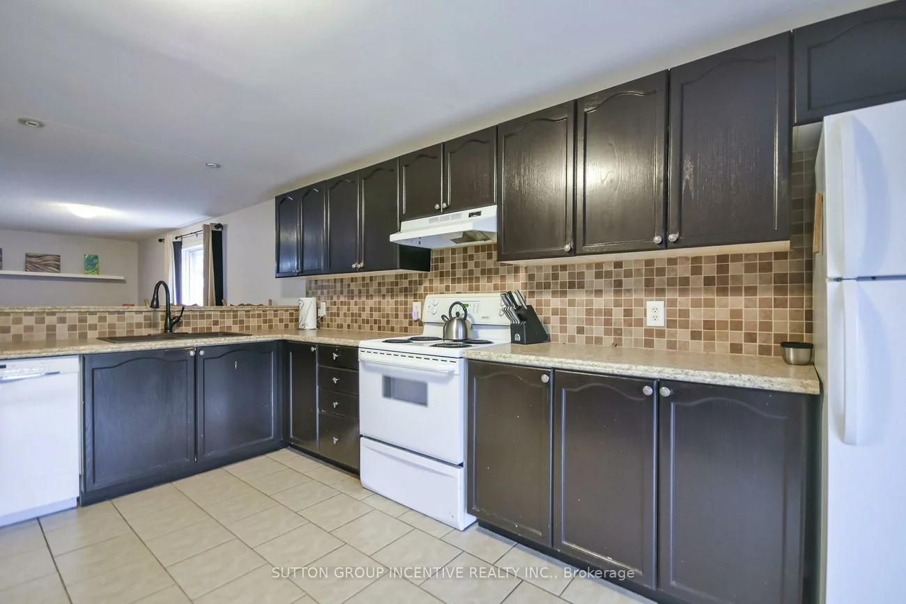 22, Peregrine, Little Lake, Barrie