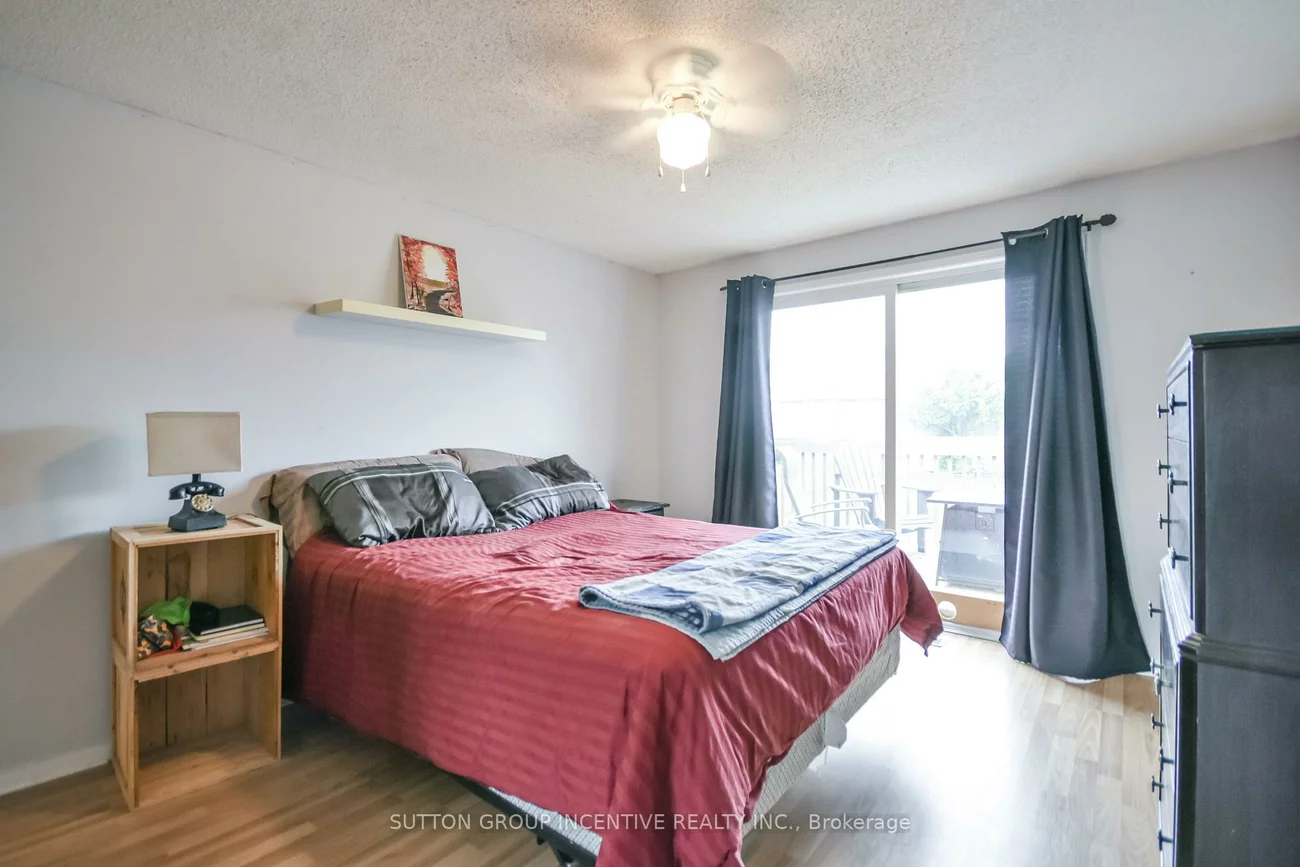 22, Peregrine, Little Lake, Barrie
