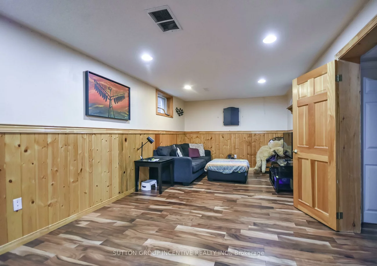 22, Peregrine, Little Lake, Barrie