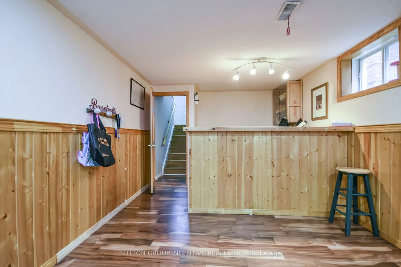 22, Peregrine, Little Lake, Barrie