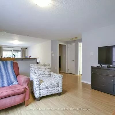22, Peregrine, Little Lake, Barrie