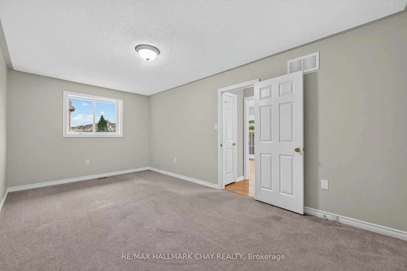 39, Hanmer, East Bayfield, Barrie
