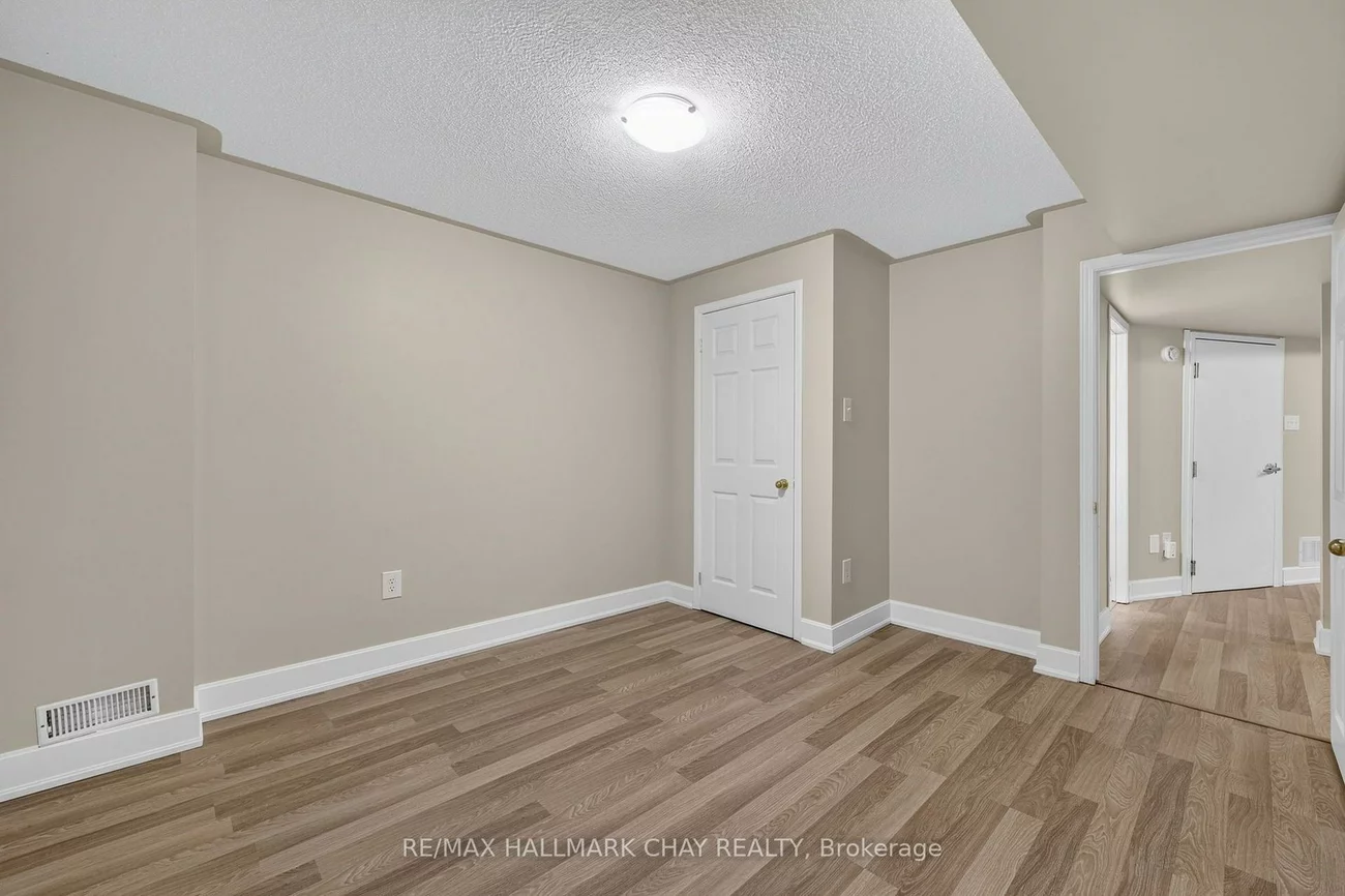 39, Hanmer, East Bayfield, Barrie