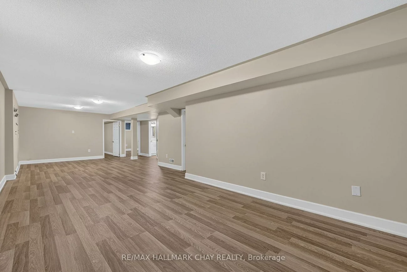 39, Hanmer, East Bayfield, Barrie