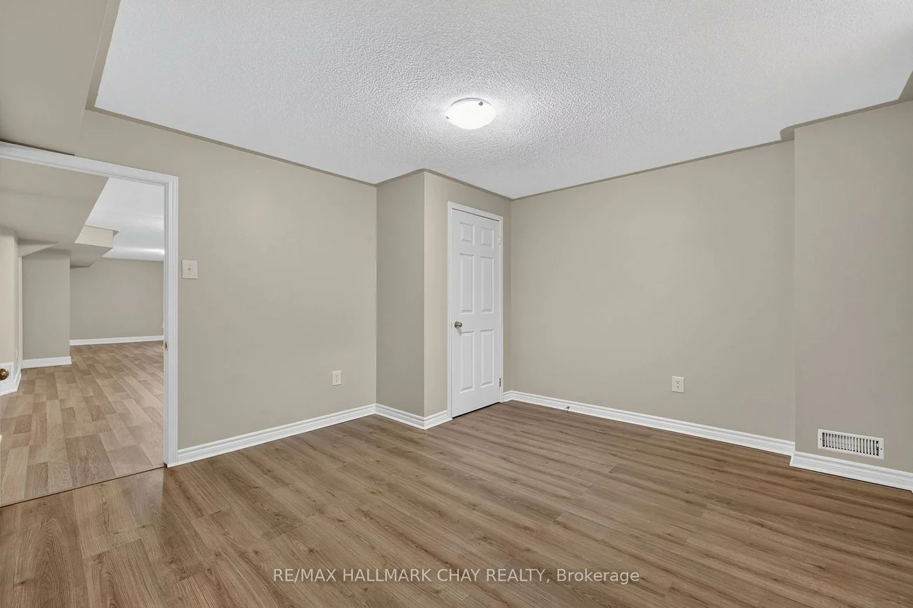 39, Hanmer, East Bayfield, Barrie