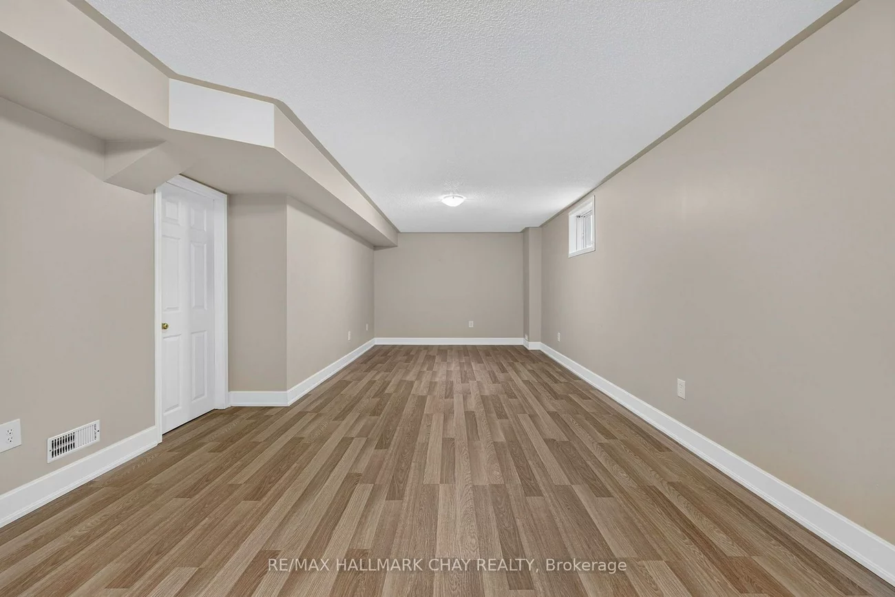 39, Hanmer, East Bayfield, Barrie
