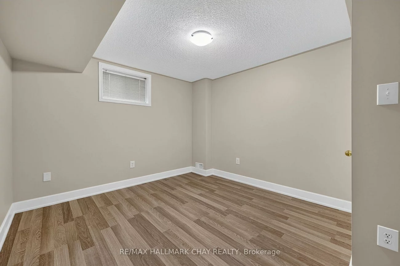 39, Hanmer, East Bayfield, Barrie