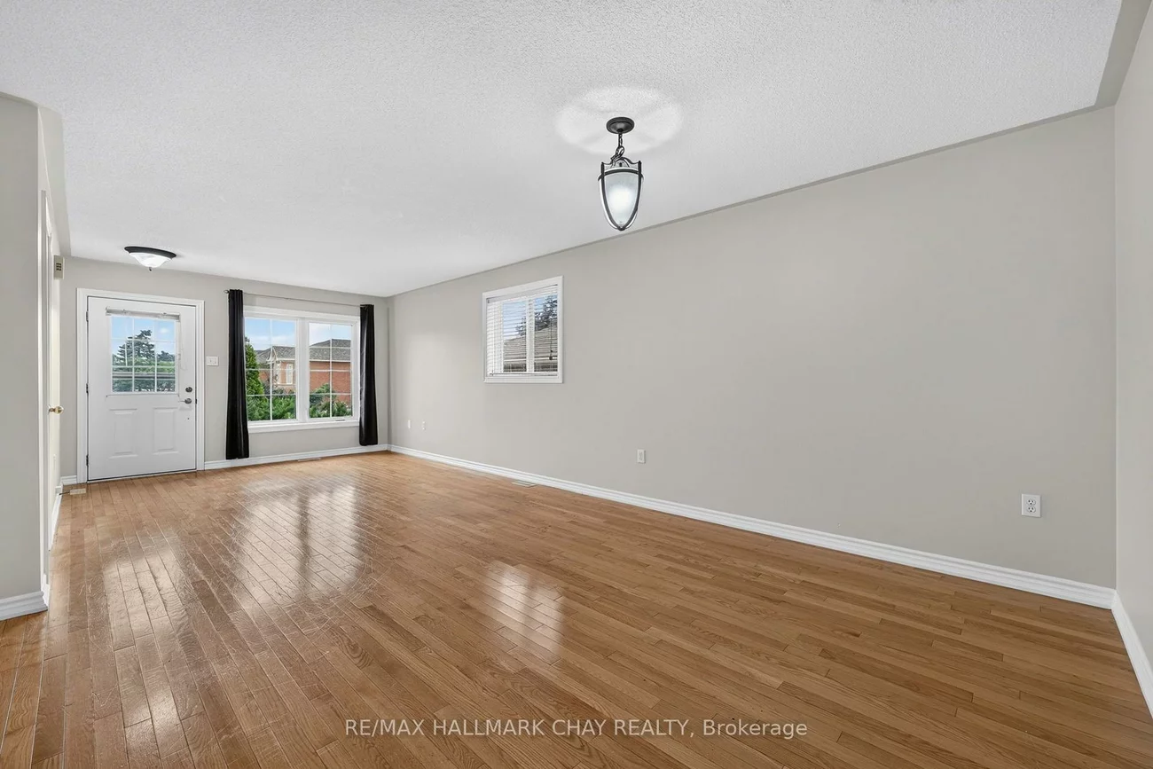 39, Hanmer, East Bayfield, Barrie
