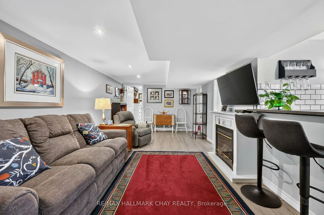 9, Melrose, Codrington, Barrie