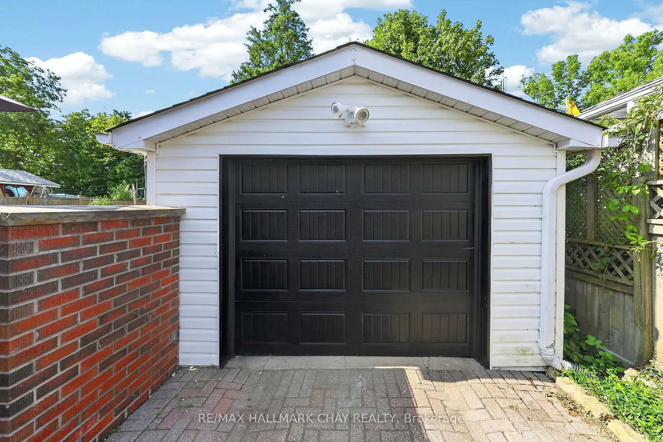 9, Melrose, Codrington, Barrie