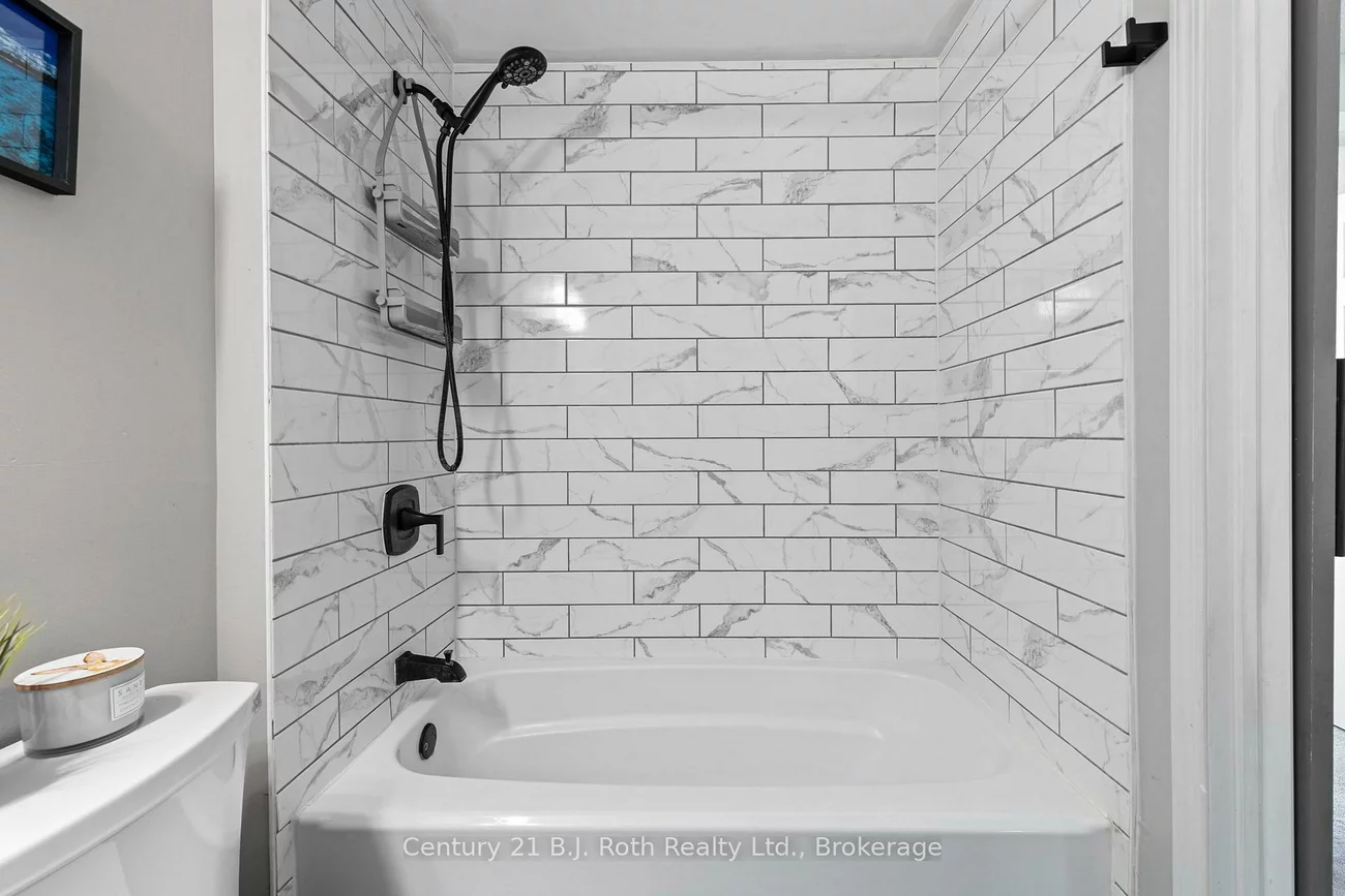 33, Courtney, Painswick South, Barrie
