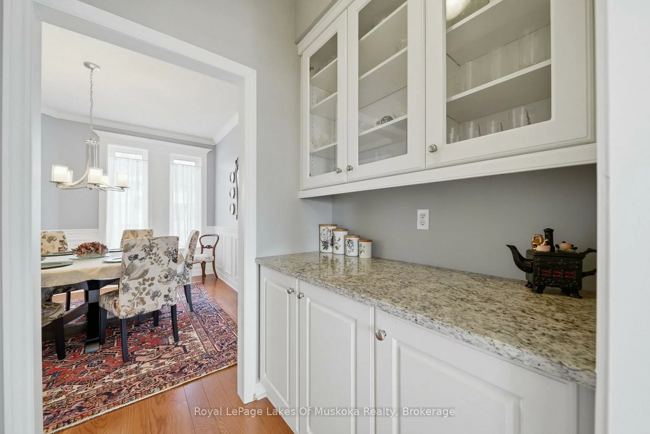 76, Succession, Innis-Shore, Barrie