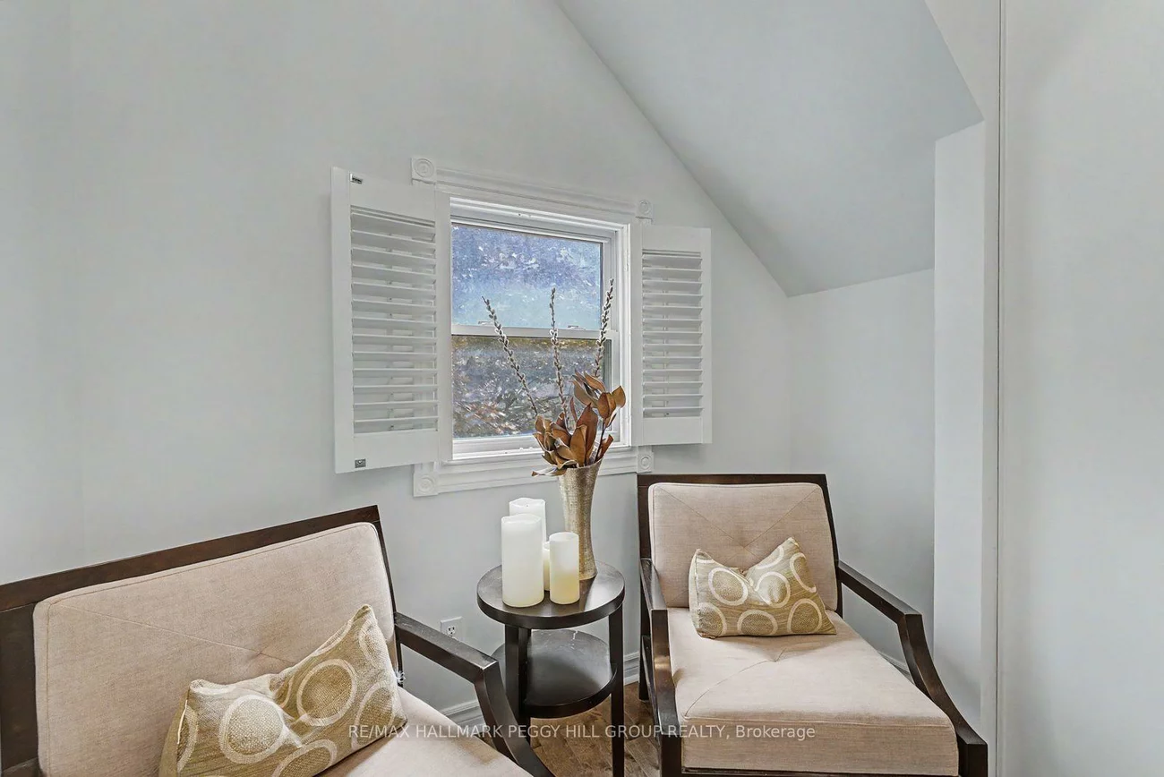 176B, Collier, Codrington, Barrie