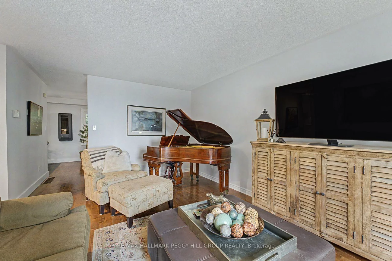 176B, Collier, Codrington, Barrie