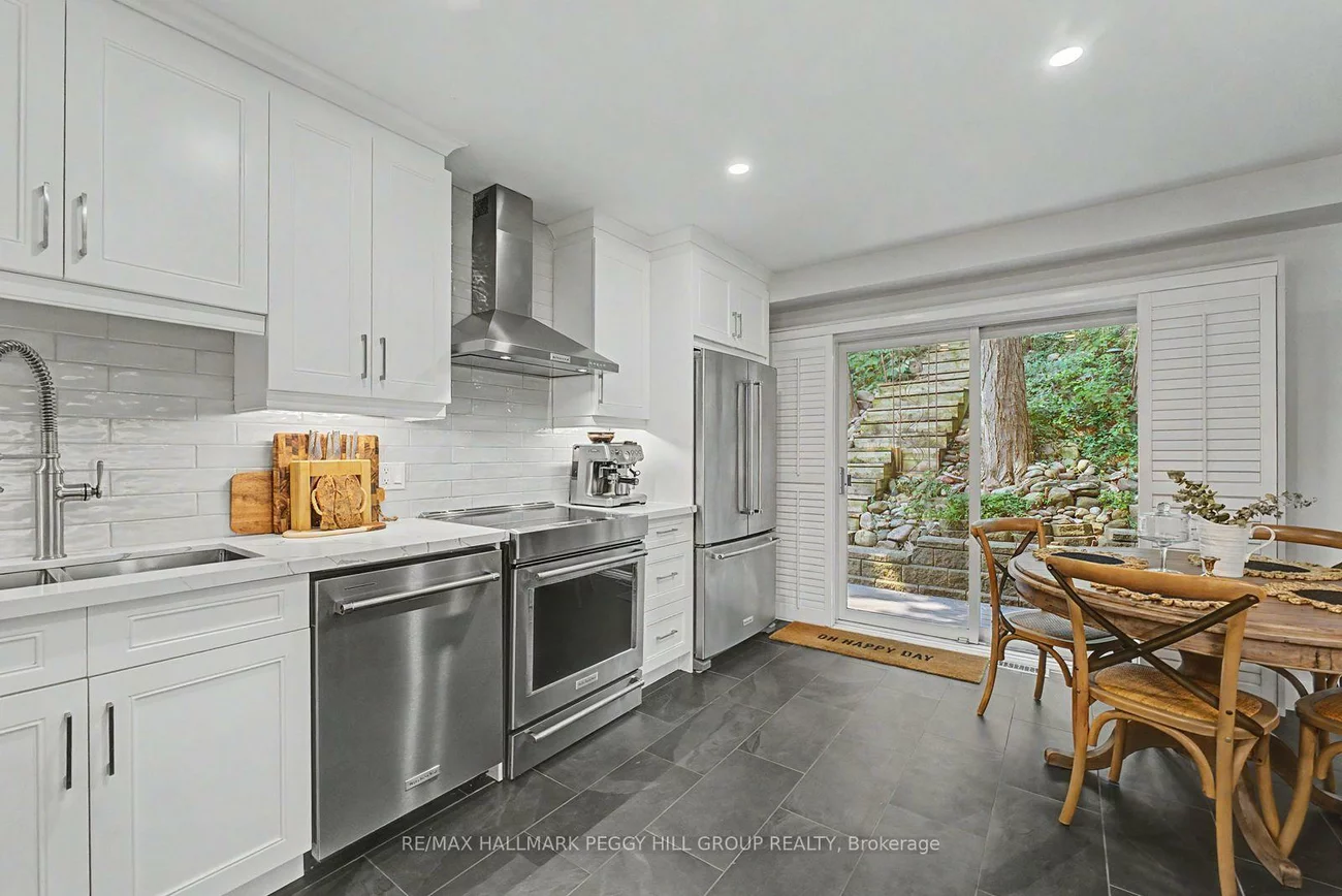 176B, Collier, Codrington, Barrie