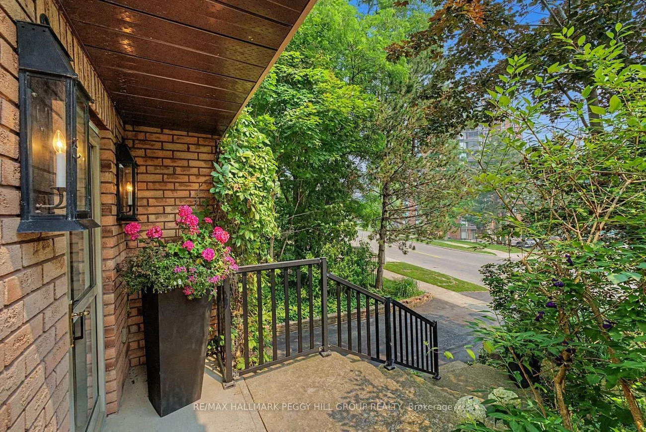 176B, Collier, Codrington, Barrie