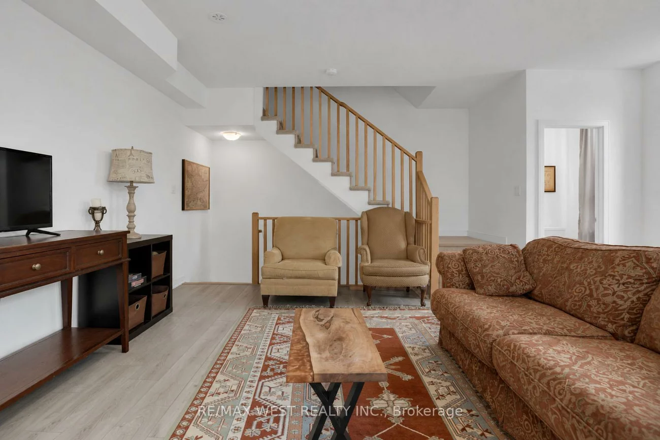 34, Spry, Innis-Shore, Barrie