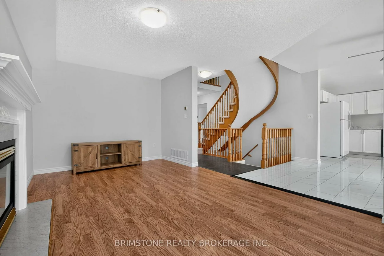28, Selkirk, Holly, Barrie