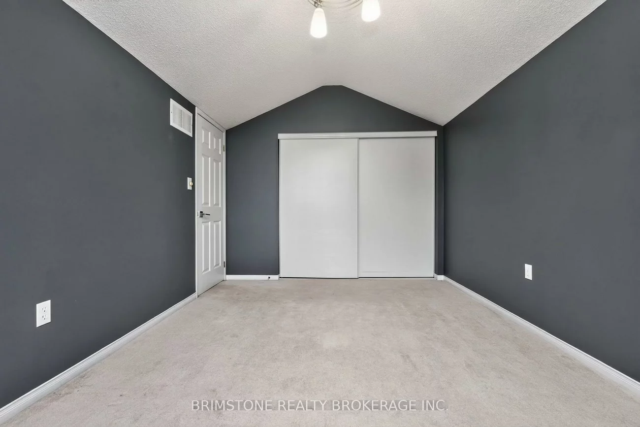 28, Selkirk, Holly, Barrie