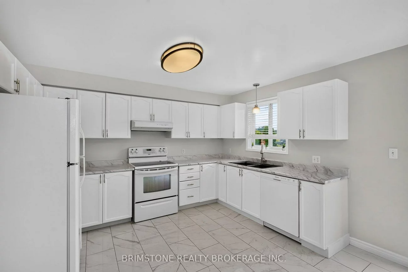 28, Selkirk, Holly, Barrie