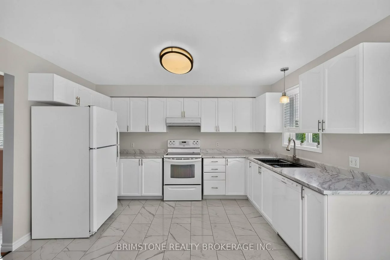 28, Selkirk, Holly, Barrie