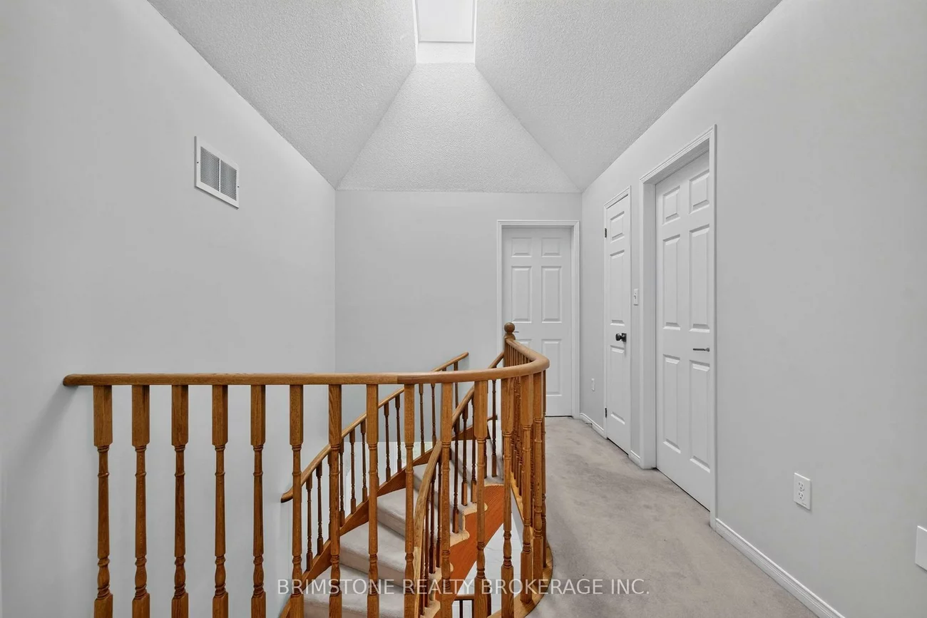 28, Selkirk, Holly, Barrie
