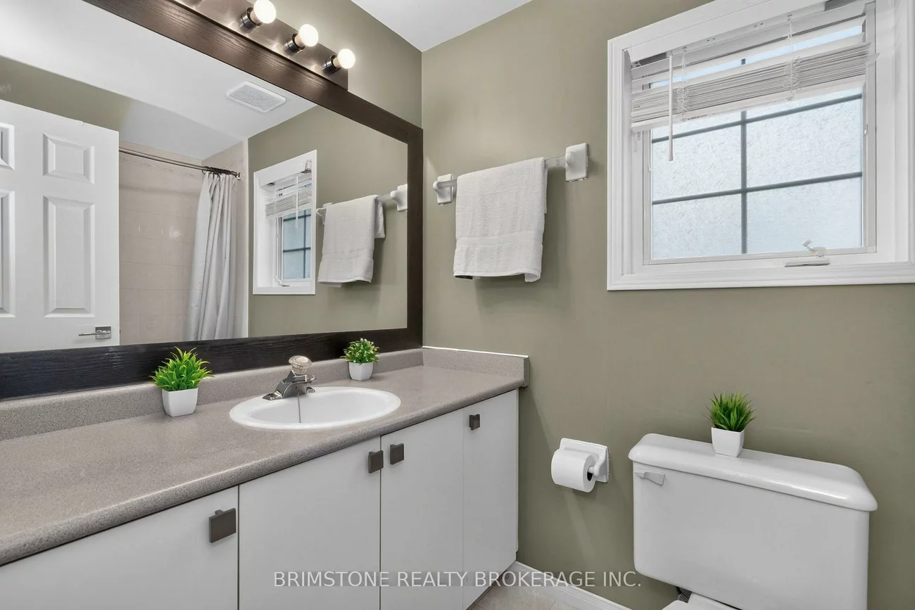 28, Selkirk, Holly, Barrie
