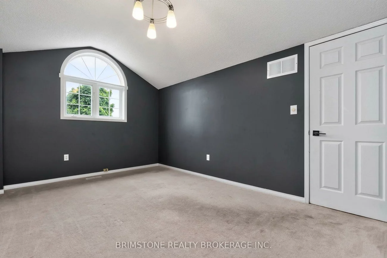 28, Selkirk, Holly, Barrie