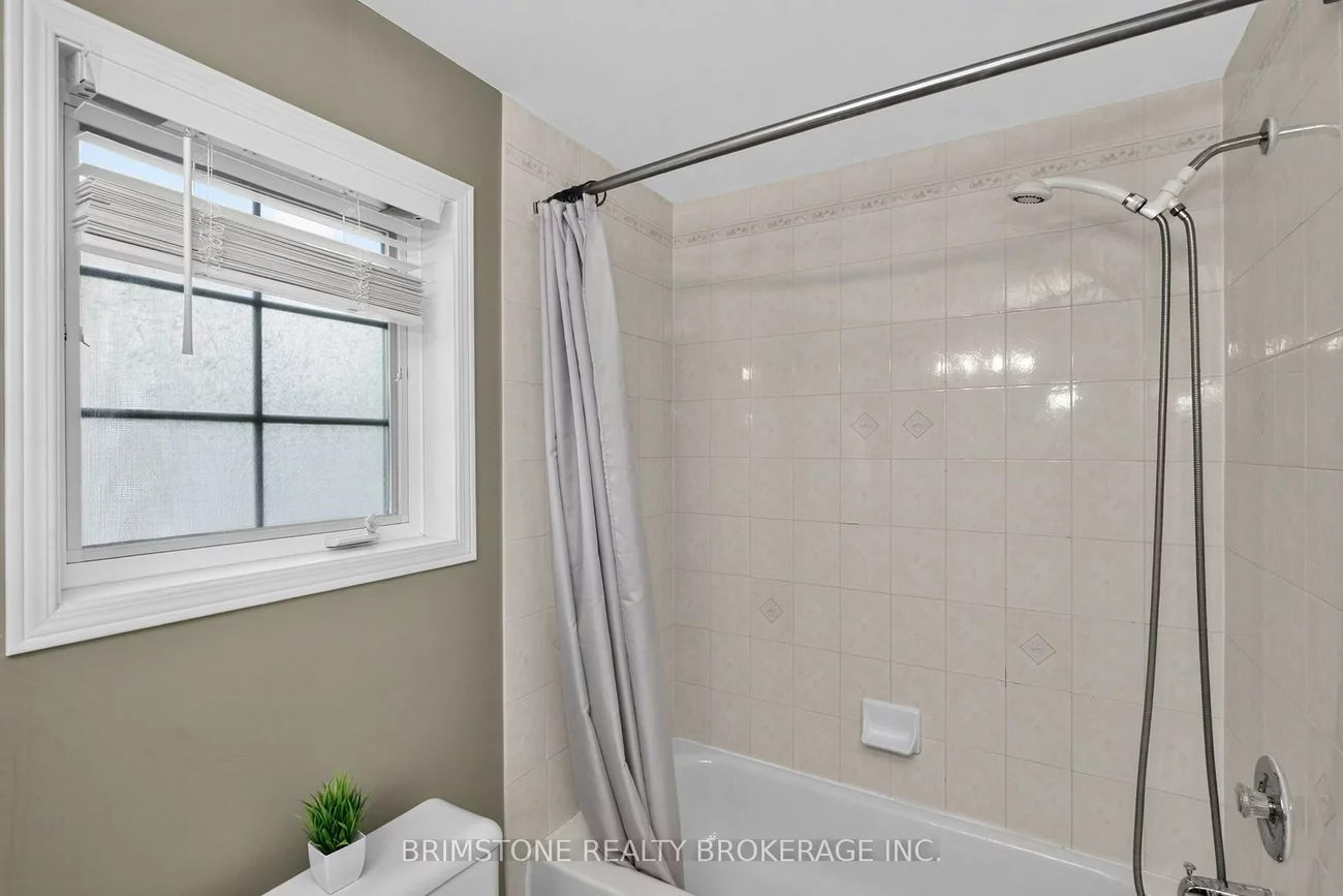 28, Selkirk, Holly, Barrie
