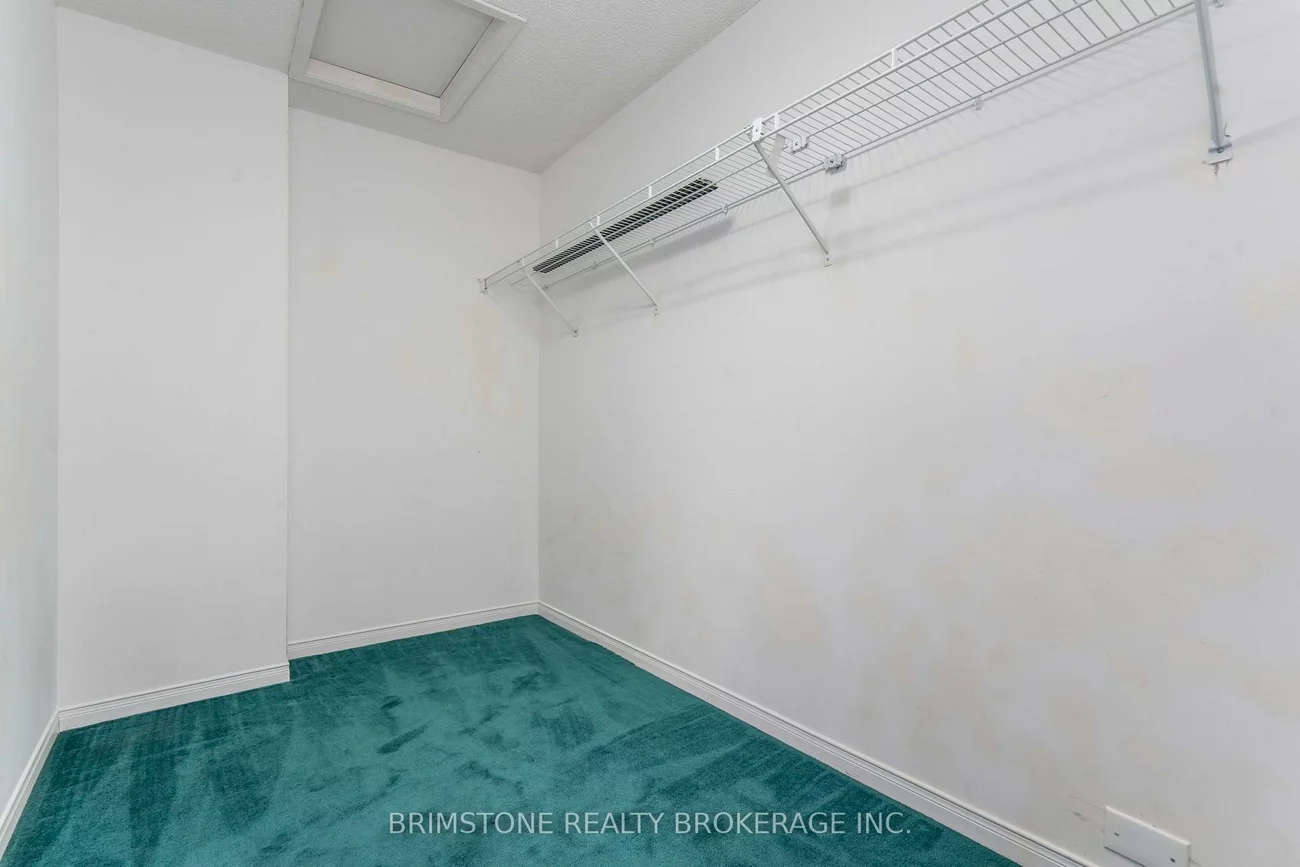 28, Selkirk, Holly, Barrie