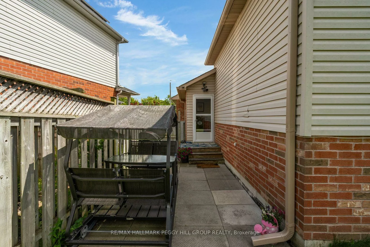 18, Draper, Painswick North, Barrie