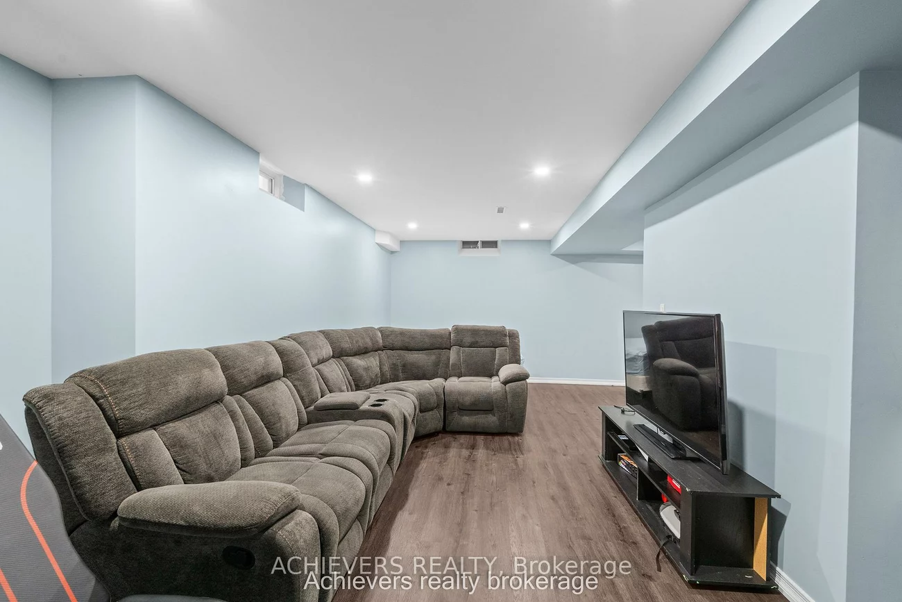 66, Leggott, Painswick North, Barrie