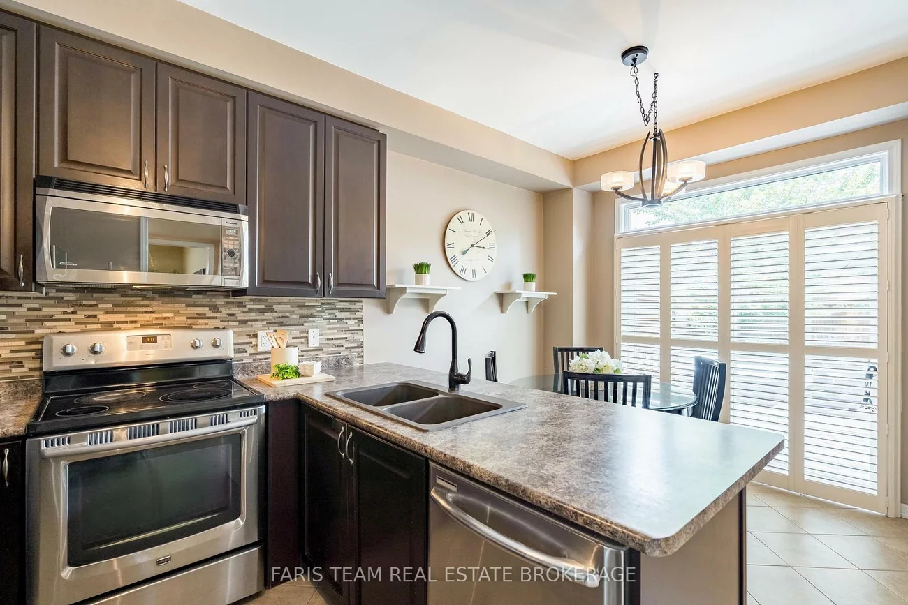 111, Monarchy, Innis-Shore, Barrie