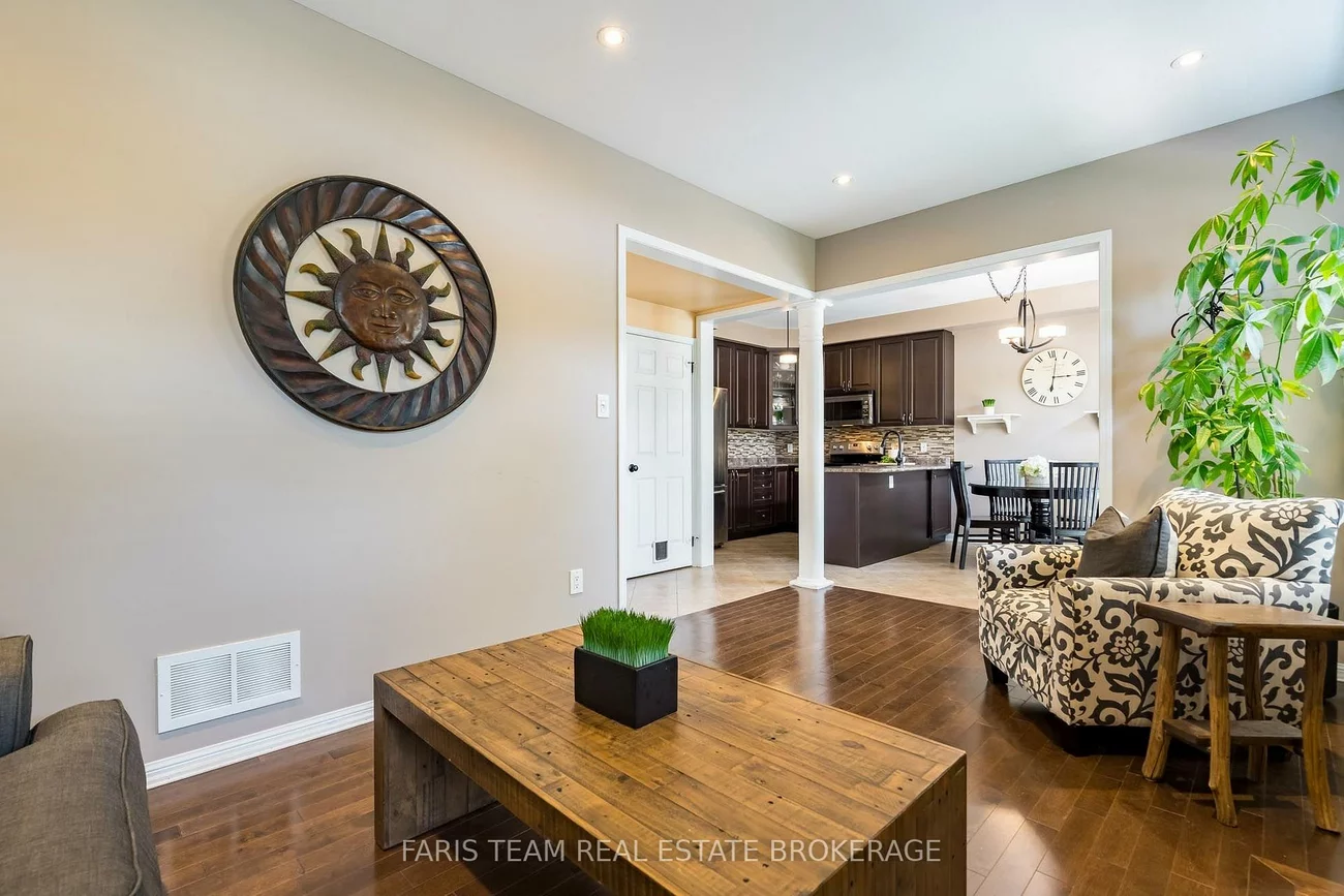 111, Monarchy, Innis-Shore, Barrie