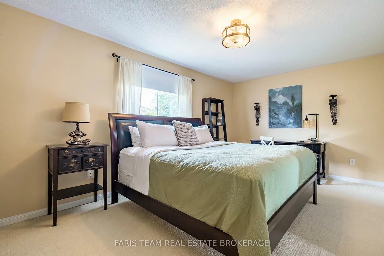 111, Monarchy, Innis-Shore, Barrie