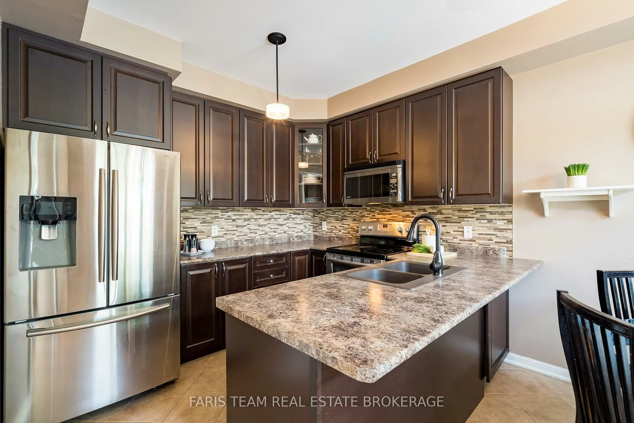 111, Monarchy, Innis-Shore, Barrie