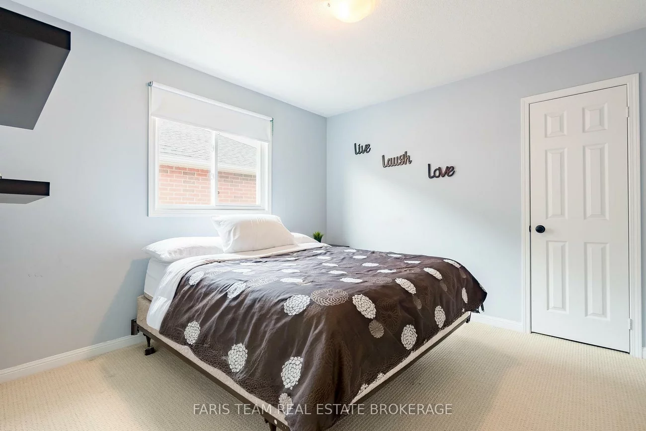 111, Monarchy, Innis-Shore, Barrie