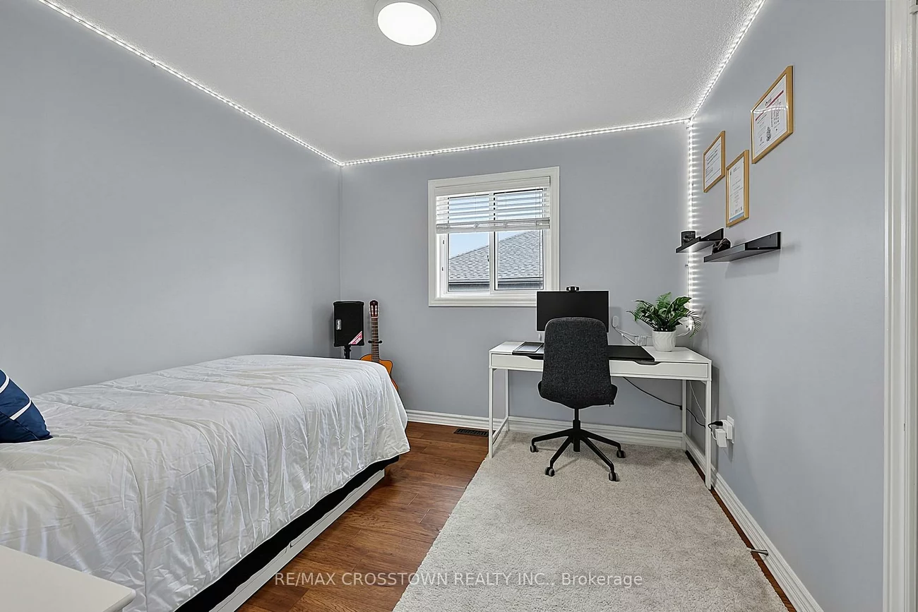 41, RUSSELL HILL, Painswick South, Barrie