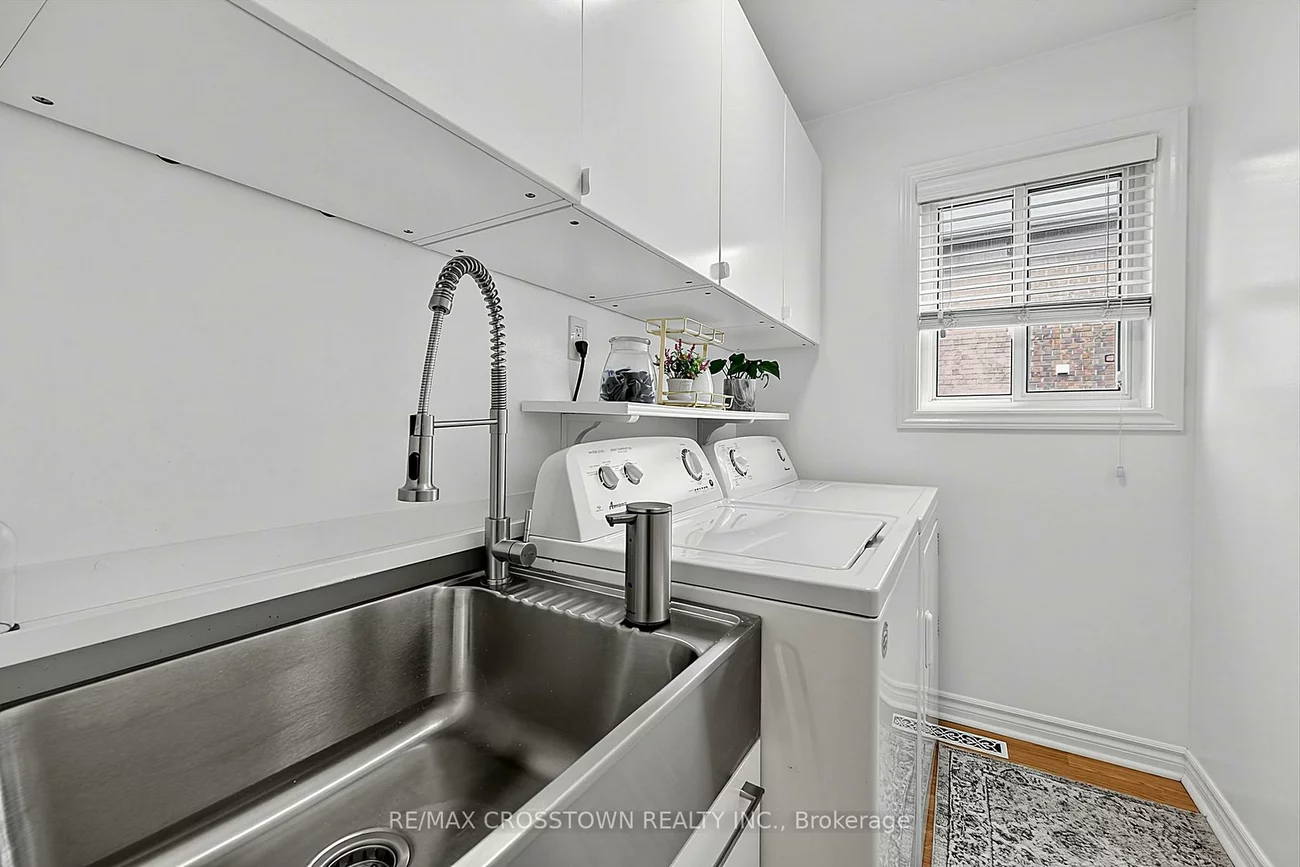 41, RUSSELL HILL, Painswick South, Barrie